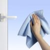 Cleaning glass with the microfiber cleaning cloth