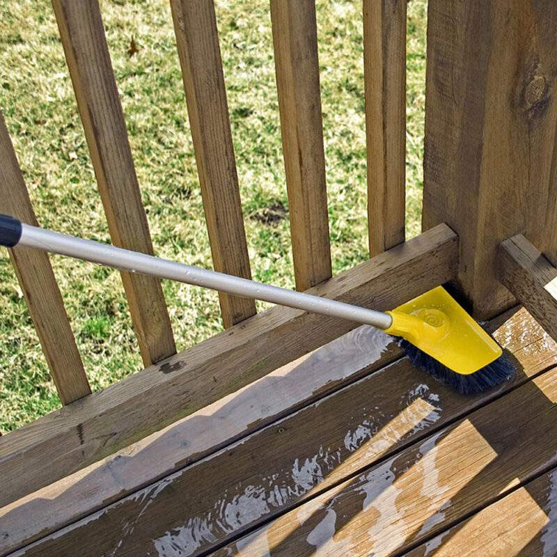 Telewash brush gets into corners and under railings