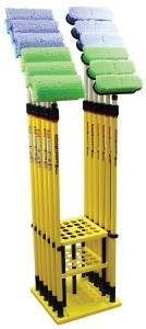 Extension pole display with sides clips holding 12 poles with brushes. Display with sides clips holding 12 poles with brushes.