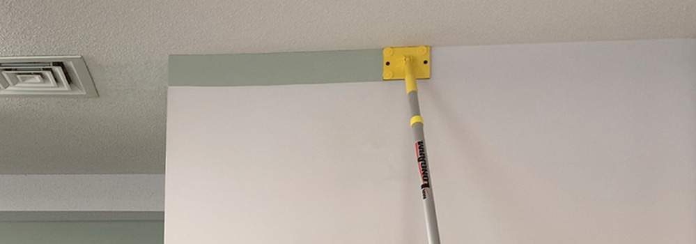 Cutting in with the Trim Smart Paint Edger