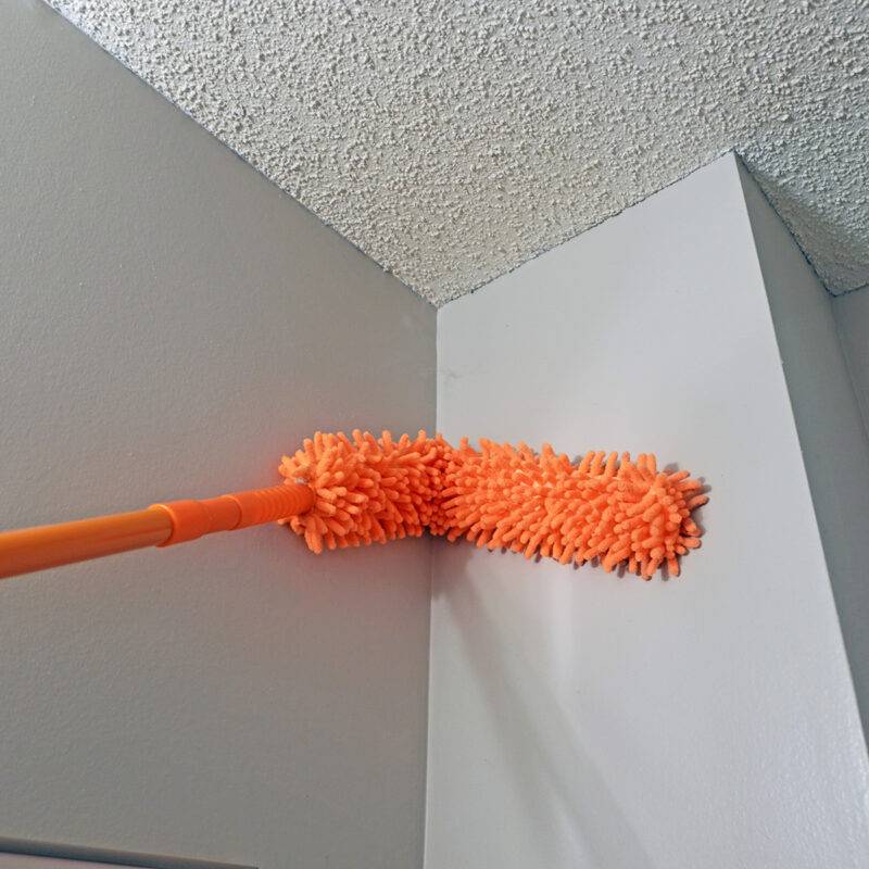 Microfiber Duster with Extendable Pole - Image 6