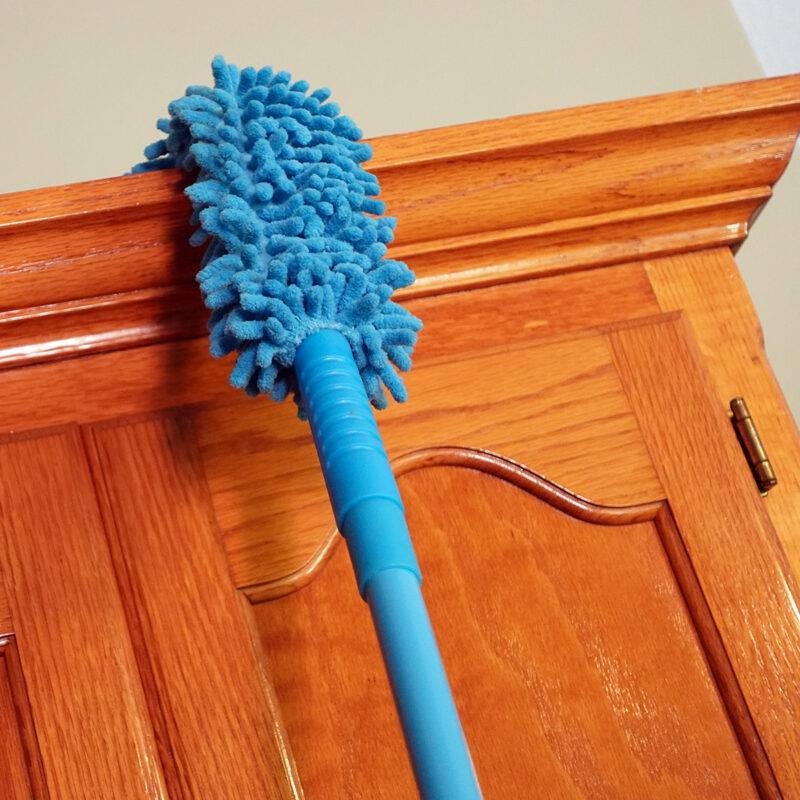 Microfiber Duster with Extendable Pole - Image 3